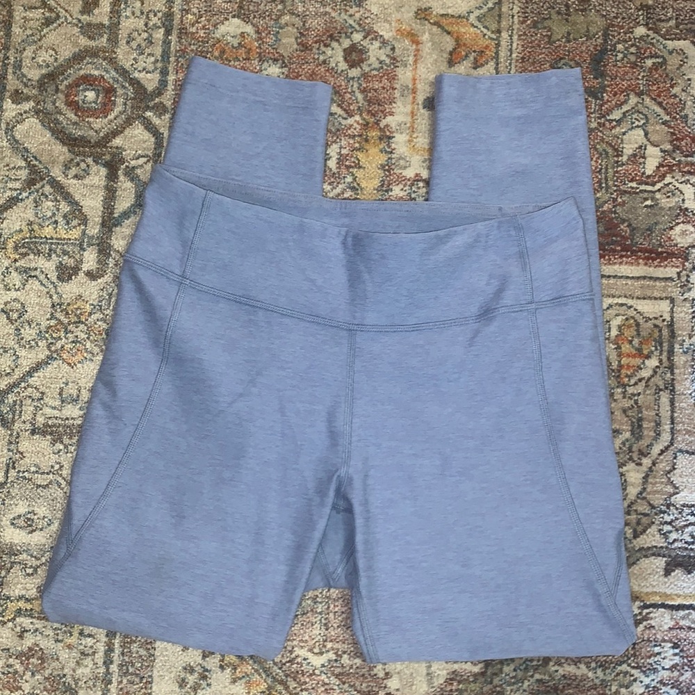 Outdoor Voices calf length lavender leggings